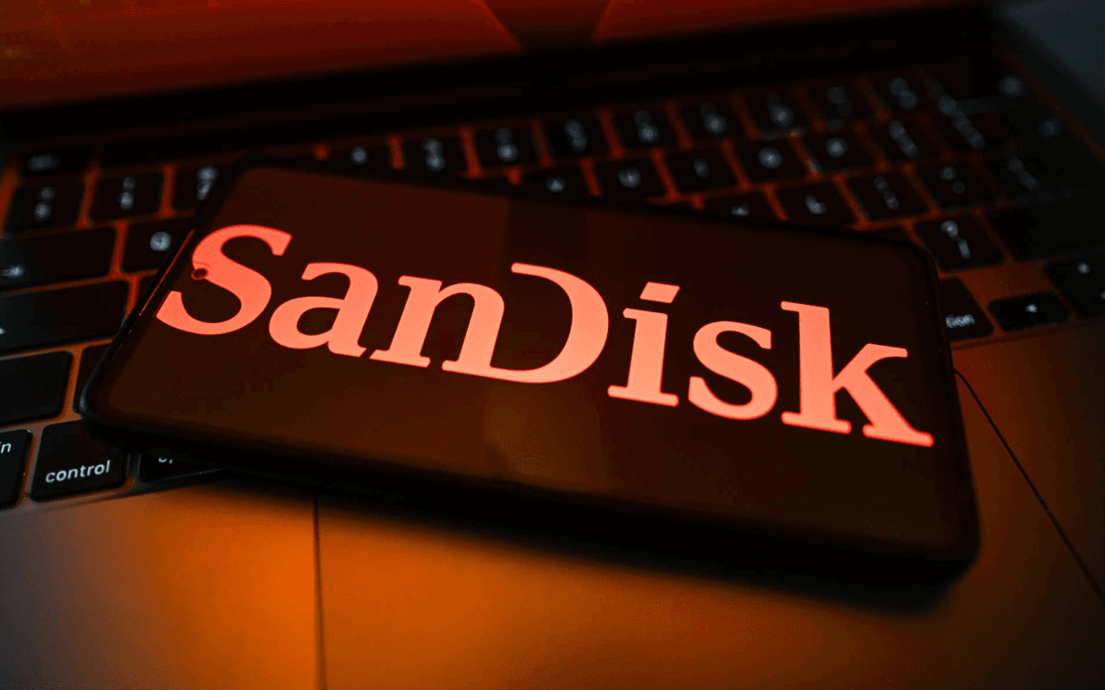 Is SNDK Stock a Buy After Falling 25% This Month? What Analysts Say Before August 5 Earnings